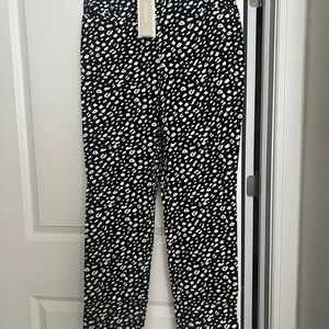 NWT!!  Chico’s So Slimming Brigitte Aninal print pants size 0R
